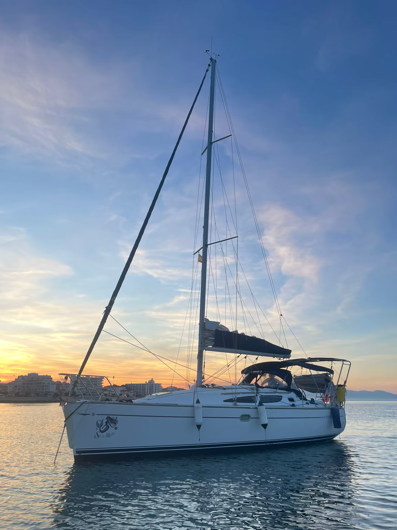 Voilier Jeanneau Sun Odyssey 35 au port de Leucate — sortie en mer à la voile avec skipper